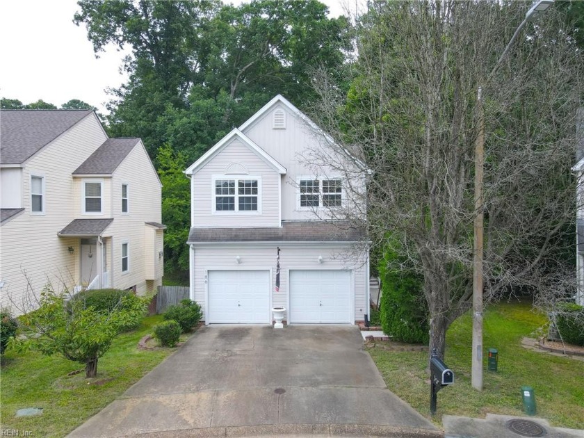 Love & attention to detail has gone into this beautiful home - Beach Home for sale in Newport News, Virginia on Beachhouse.com