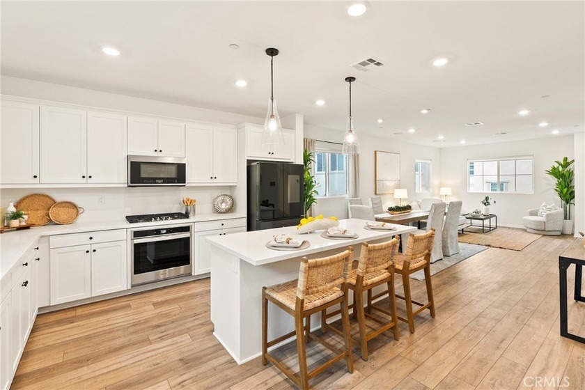 MODERN 2023 BUILD | GATED PONTE VISTA | RARE SOUTH BAY VALUE

 - Beach Home for sale in San Pedro, California on Beachhouse.com