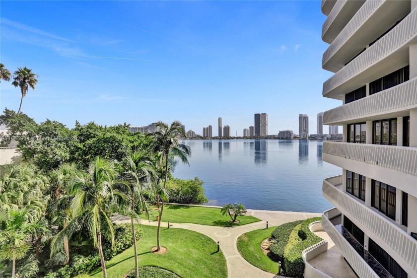 LIVE THE FIVE STAR RESORT LIFESTYLE ON WILLIAMS ISLAND IN THIS - Beach Condo for sale in Aventura, Florida on Beachhouse.com