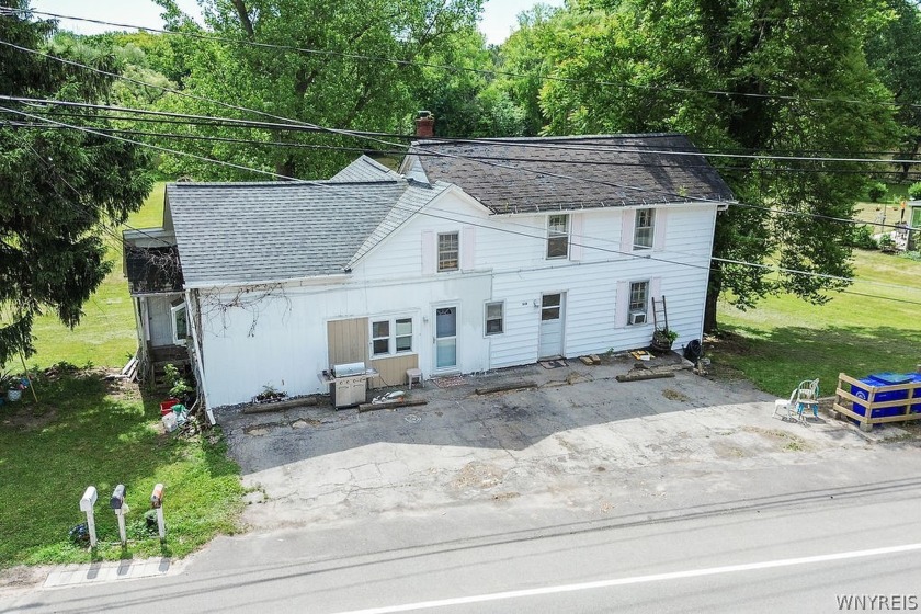 Rare multi unit find right on the water in Pendleton - Beach Home for sale in Pendleton, New York on Beachhouse.com