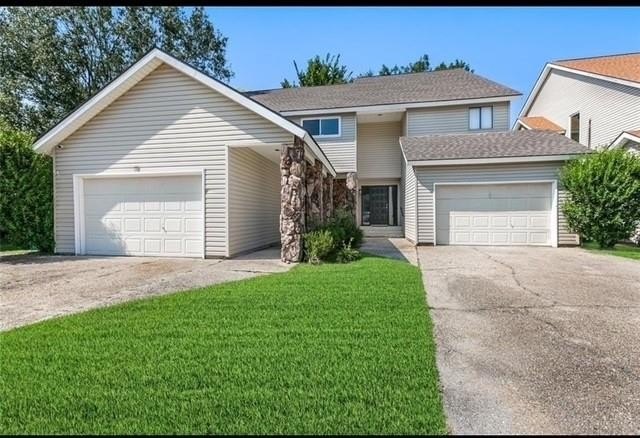 Commuters dream! Just off the Causeway Bridge and in walking - Beach Condo for sale in Mandeville, Louisiana on Beachhouse.com