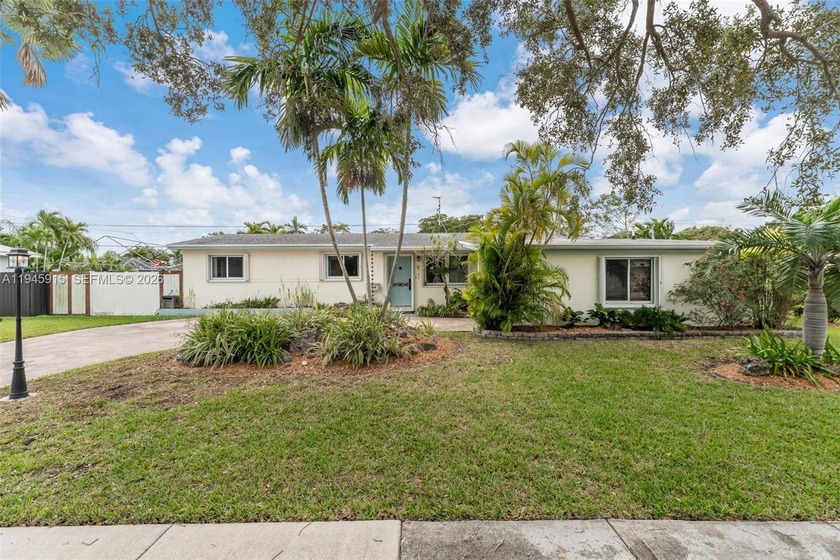 WELCOME TO AN INCREDIBLE OPPORTUNITY TO OWN A SINGLE-FAMILY HOME - Beach Home for sale in Cutler Bay, Florida on Beachhouse.com