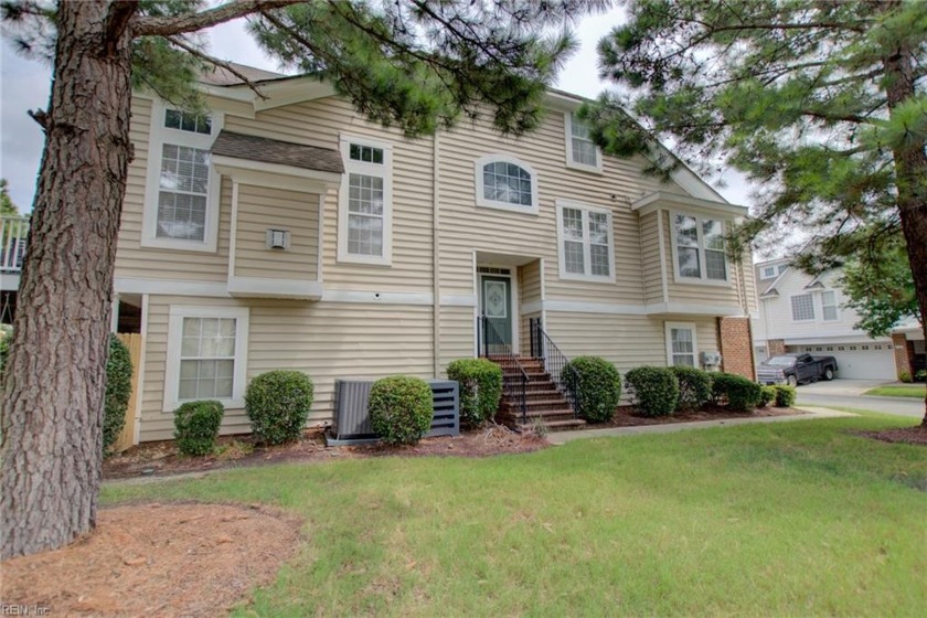 Welcome to 3023 Bay Shore Ln in Suffolk, a stunning modern home - Beach Home for sale in Suffolk, Virginia on Beachhouse.com