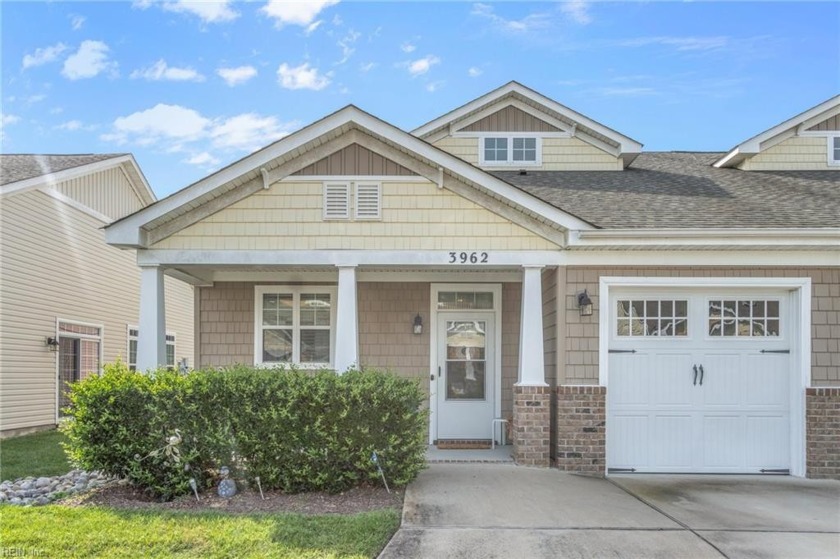 Welcome home to this quiet 55+ neighborhood nestled in Ahoy - Beach Condo for sale in Chesapeake, Virginia on Beachhouse.com