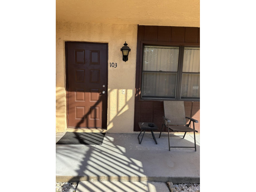 SELLER MOTIVATED!!! SELLER WILL PAY 2 MONTHS CONDO FEES! - Beach Condo for sale in West Palm Beach, Florida on Beachhouse.com