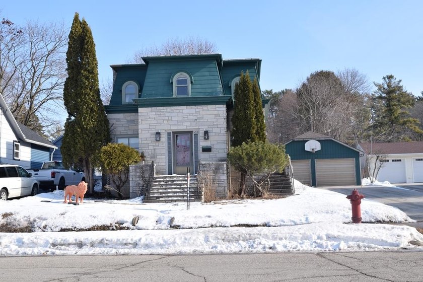 Arched doorways, high ceilings, large rooms, some hardwood - Beach Home for sale in Sturgeon Bay, Wisconsin on Beachhouse.com