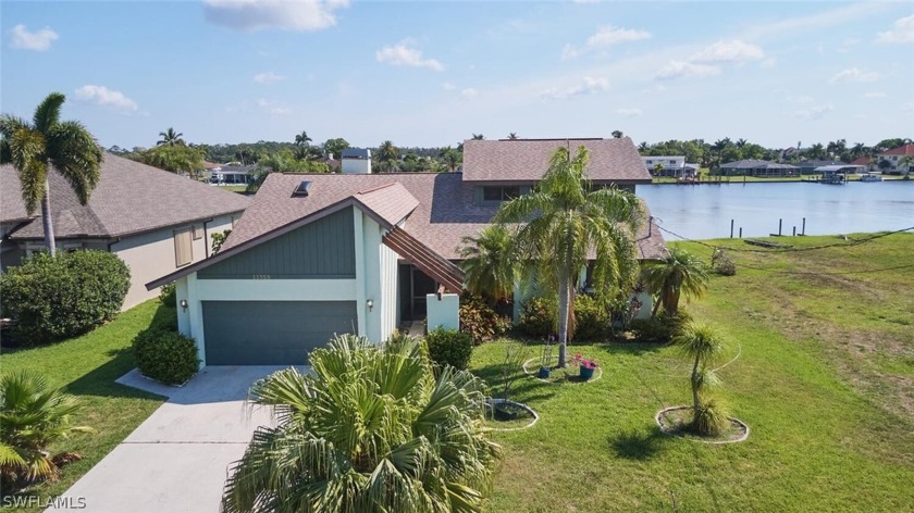 Beautiful house on the inter-coastal Caloosahatchee River, with - Beach Home for sale in Fort Myers, Florida on Beachhouse.com