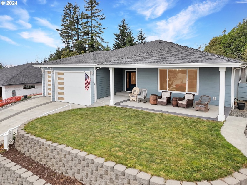 Stunning Custom Home in Vista Ridge - Your Coastal Retreat - Beach Home for sale in Brookings, Oregon on Beachhouse.com