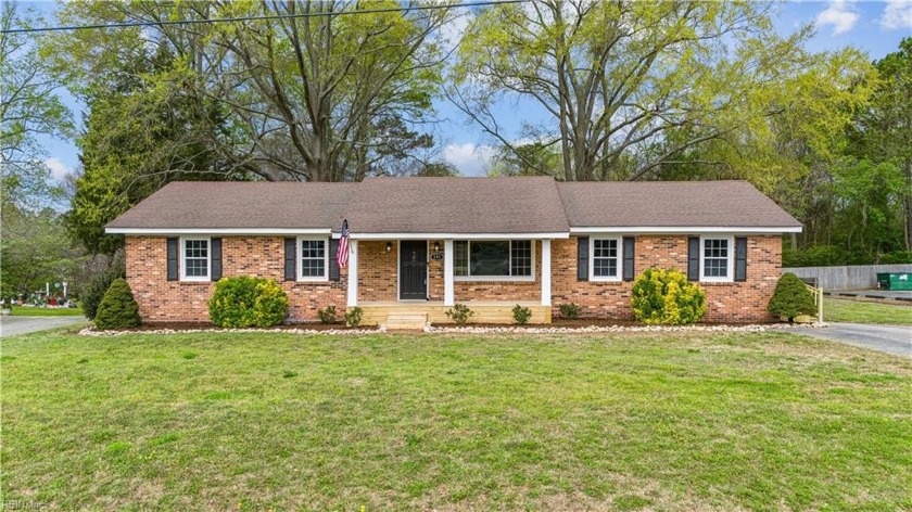 Waterfront! Lakefront neighborhood in Suffolk near Obici - Beach Home for sale in Suffolk, Virginia on Beachhouse.com