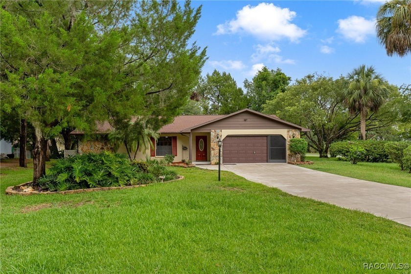 Fabulous Updated 3/2 in Sought-After Riverhaven Village. This - Beach Home for sale in Homosassa, Florida on Beachhouse.com