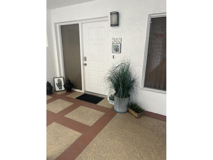 SOPHISTICATION AND ELEGANCE. GOLF WITH NO TEE TIMES ON 18 HOLE - Beach Condo for sale in Boca Raton, Florida on Beachhouse.com