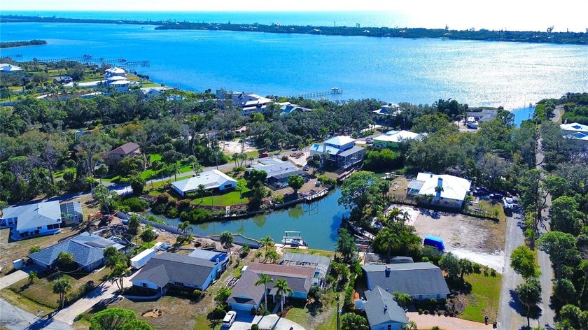 Welcome to *Sunset Point on Lemon Bay* where refined coastal - Beach Home for sale in Englewood, Florida on Beachhouse.com
