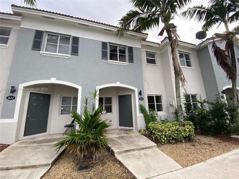 Charming 2 Bedroom, 2.5 Bath townhouse in a desirable gated - Beach Townhome/Townhouse for sale in Homestead, Florida on Beachhouse.com