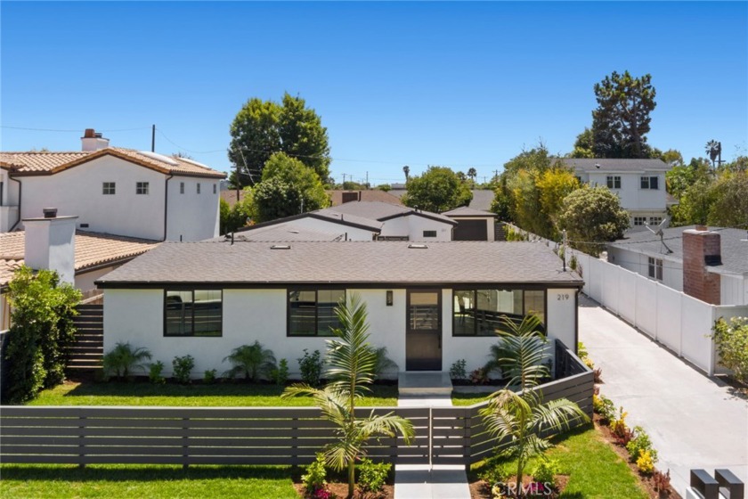 Enjoy two 2023-24 remodeled homes on one lot on this great - Beach Home for sale in Costa Mesa, California on Beachhouse.com