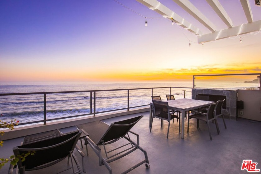 Stunning 3 bed/2.5 bath luxe contemporary beachfront oasis - Beach Home for sale in Malibu, California on Beachhouse.com