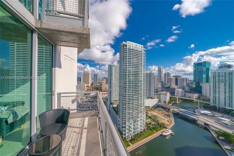 Amazing 2 story penthouse loft offering 868 sqft,1 bedroom, 1.5 - Beach Condo for sale in Miami, Florida on Beachhouse.com