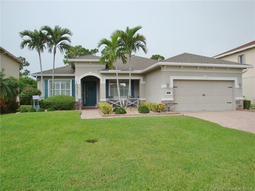 HOME-SWEET-HOME...this is a charmer and beautifully landscaped - Beach Home for sale in Jensen Beach, Florida on Beachhouse.com