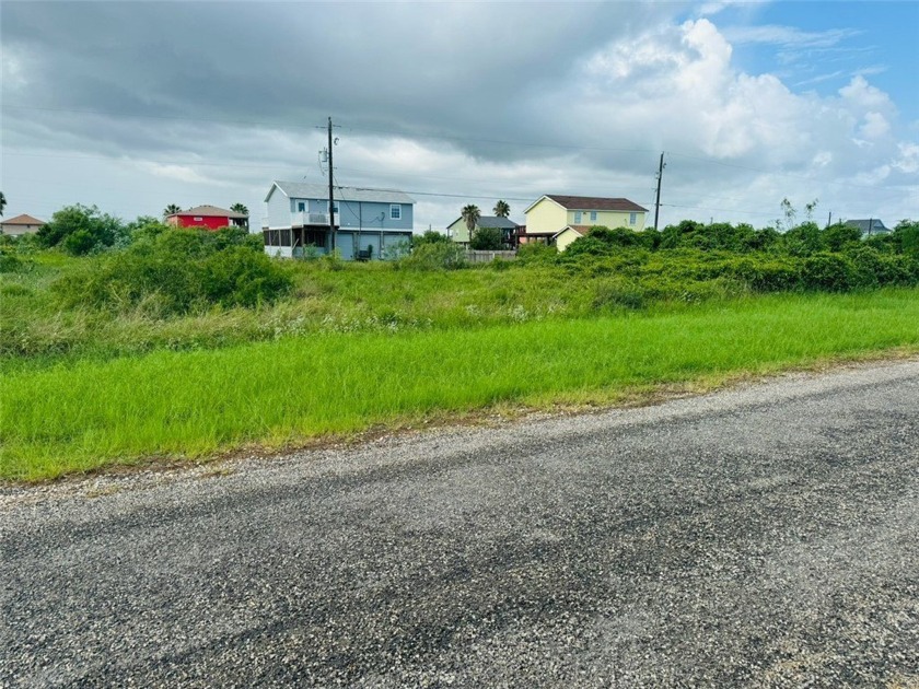 Residential Rockport lot literally half a mile away from Copano - Beach Lot for sale in Rockport, Texas on Beachhouse.com