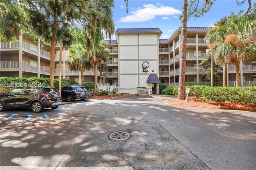 Absolutely gorgeous updated and decorated 1st floor 1 bedroom - Beach Home for sale in Hilton Head Island, South Carolina on Beachhouse.com