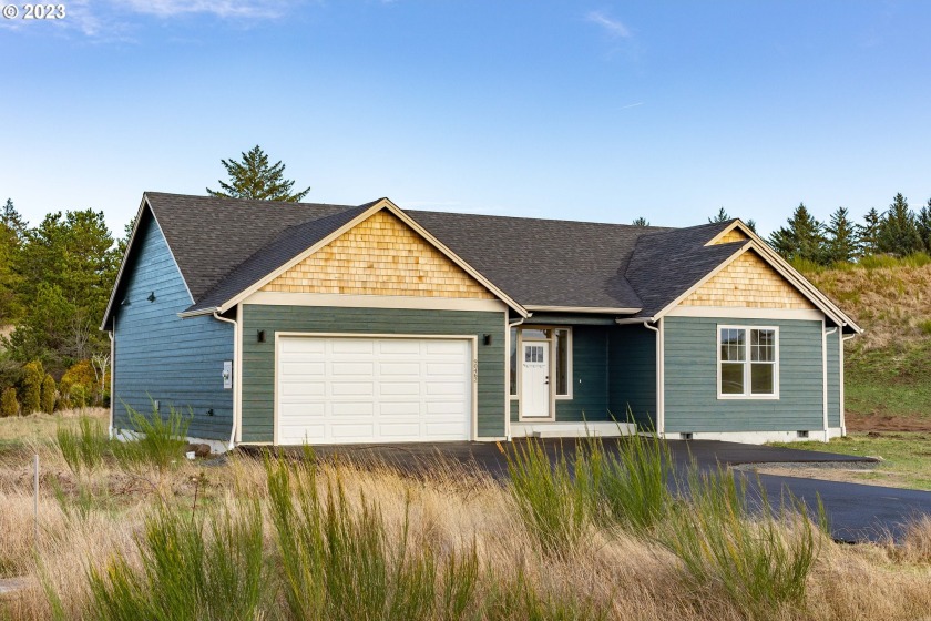 Looking for a great home at The Dunes, 3 bedrooms, 2 baths? Look - Beach Home for sale in Warrenton, Oregon on Beachhouse.com