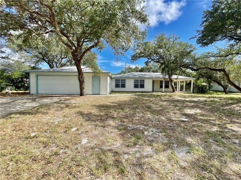 Beautiful home in Little Bay... nestled in the heart of Rockport - Beach Home for sale in Rockport, Texas on Beachhouse.com