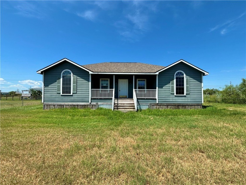 This beautiful spacious 3-bedroom, 2-bath home offers an open - Beach Home for sale in Rockport, Texas on Beachhouse.com