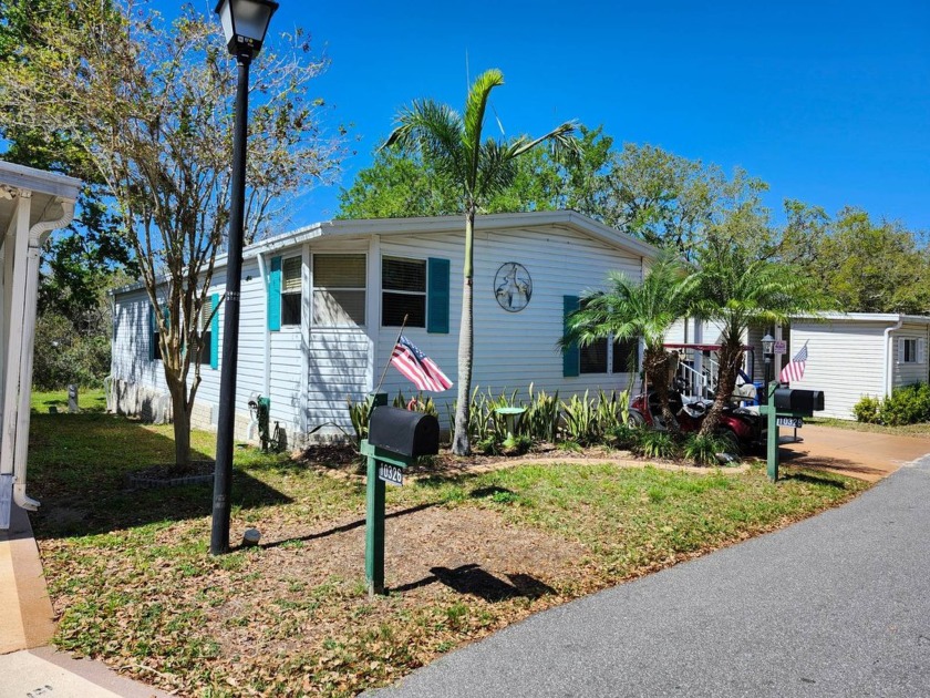 55+ Kingswood Community - Clubhouse - Pool - Nature Trails - Dog - Beach Home for sale in Riverview, Florida on Beachhouse.com