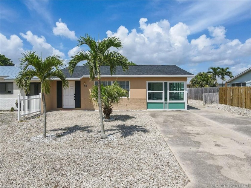 Welcome to your dream beach getaway at Beach Club Colony! This - Beach Home for sale in Jensen Beach, Florida on Beachhouse.com