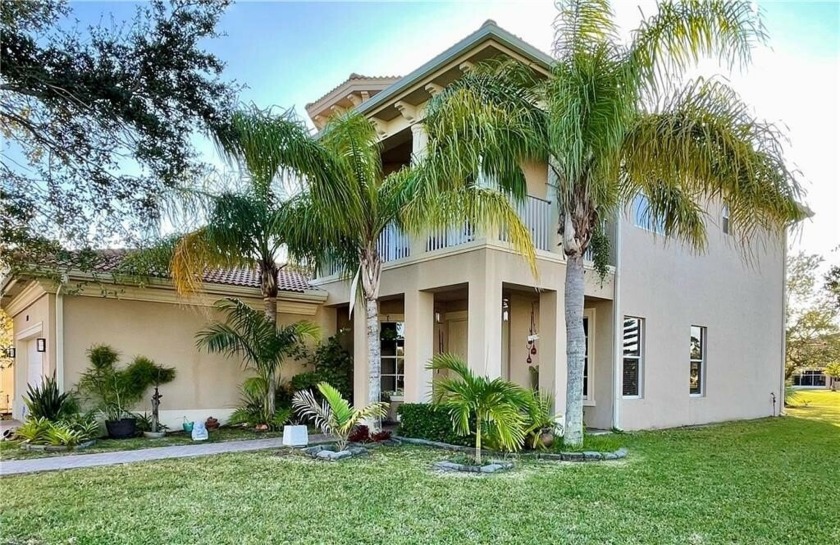 Welcome home to this charming 4 bd 3 bath lakefront property - Beach Home for sale in Vero Beach, Florida on Beachhouse.com