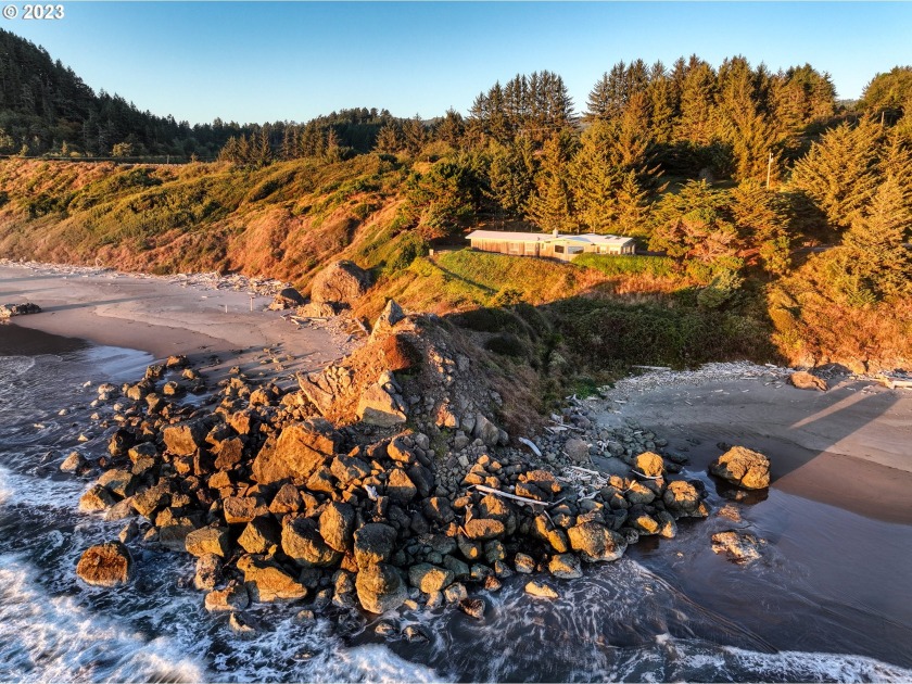 Looking to escape the hustle and bustle of everyday life? We - Beach Home for sale in Brookings, Oregon on Beachhouse.com