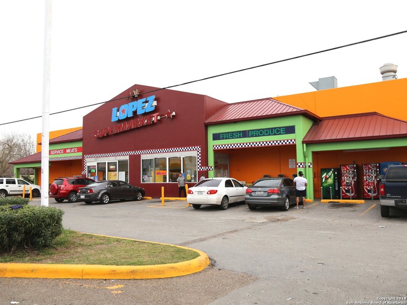 Excellent Investment Opportunity in a Perfect Location! This - Beach Lot for sale in Brownsville, Texas on Beachhouse.com