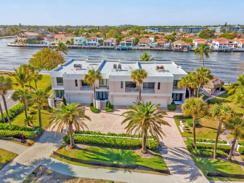 BEAUTIFUL UPDATED 3 BR/3.5 BA DIRECT INTRACOASTAL TOWNHOUSE W/ A - Beach Townhome/Townhouse for sale in Highland Beach, Florida on Beachhouse.com