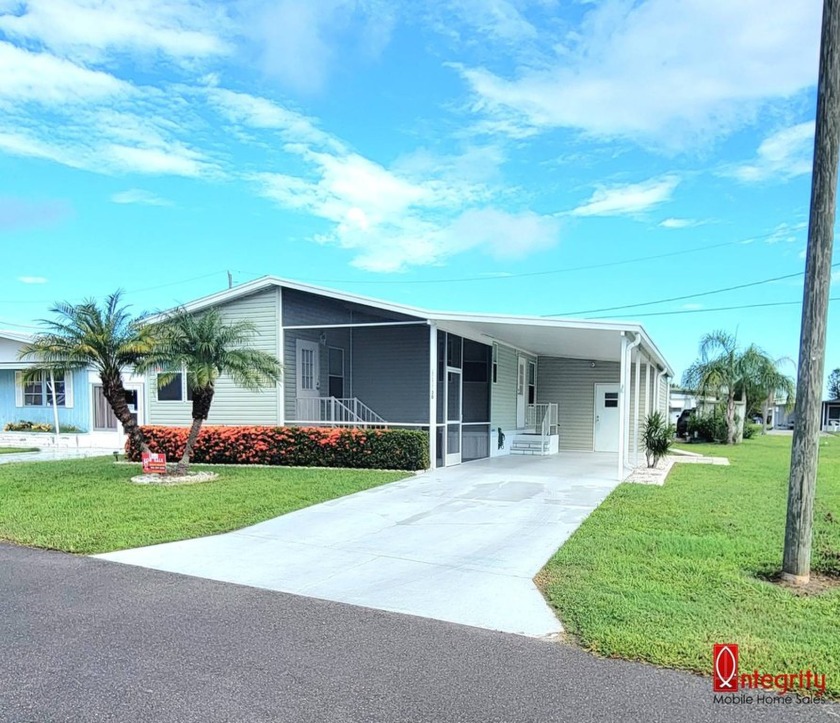 Welcome to this stunning and immaculate 2-bedroom, 2-bath home - Beach Home for sale in Palmetto, Florida on Beachhouse.com