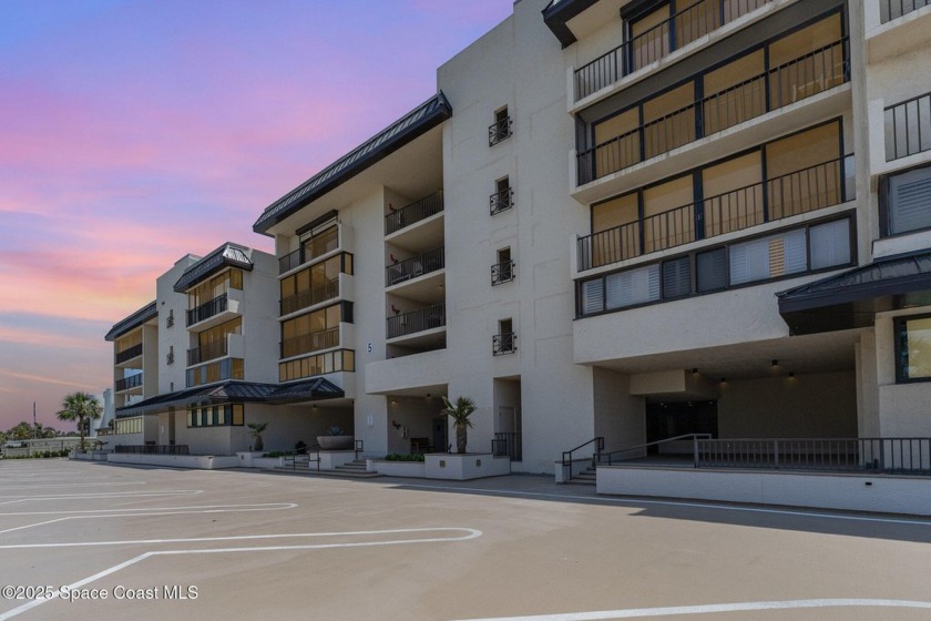 Experience Vero Beach paradise! This charming 2-bed, 2-bath - Beach Condo for sale in Vero Beach, Florida on Beachhouse.com