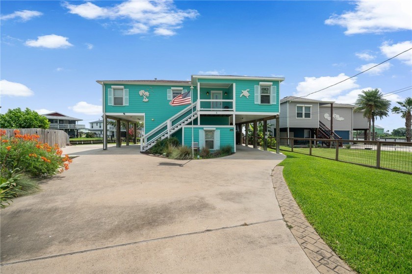 Coastal living at it's finest. Located at the end of a culdesac - Beach Home for sale in Rockport, Texas on Beachhouse.com