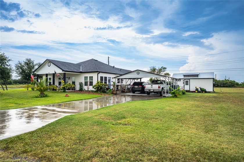 This thoughtfully designed and well-built home offers - Beach Home for sale in Rockport, Texas on Beachhouse.com