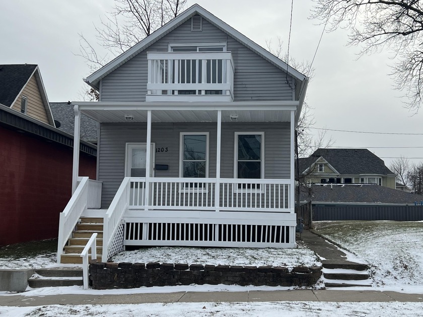 Must See! Lovely updated home minutes away from downtown and - Beach Home for sale in Racine, Wisconsin on Beachhouse.com