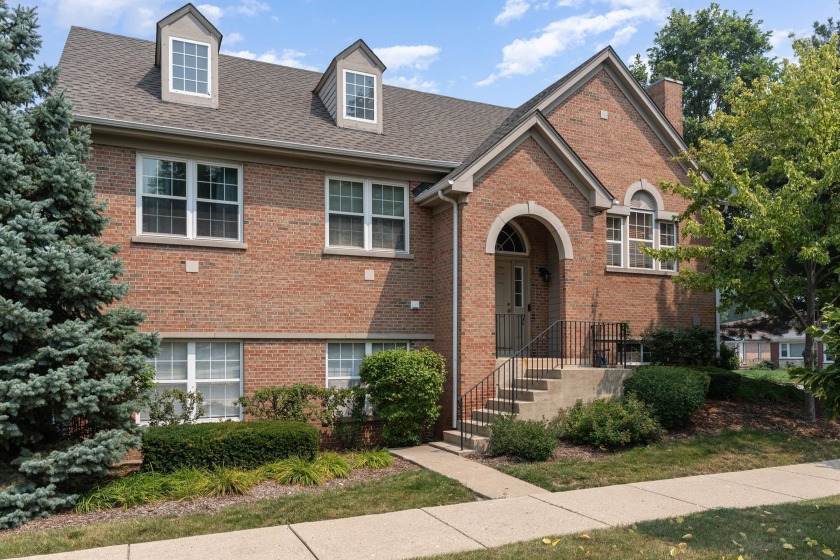 Welcome to this beautifully maintained and upgraded townhome in - Beach Townhome/Townhouse for sale in Skokie, Illinois on Beachhouse.com
