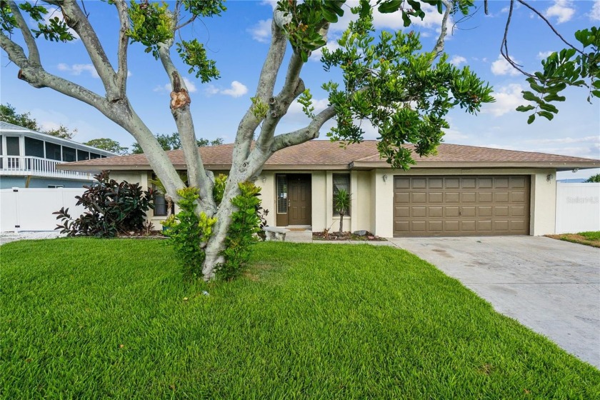 Welcome to 2204 78th St. W, Bradenton, a spacious 2 bedroom, 2 - Beach Home for sale in Bradenton, Florida on Beachhouse.com