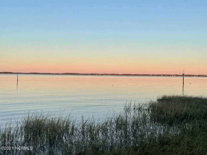 Beautiful waterfront lot in Scotts Landing Subdivision. Right on - Beach Lot for sale in Morehead City, North Carolina on Beachhouse.com