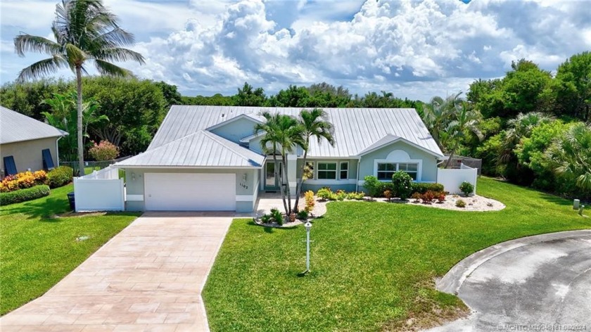 Ideal Florida living. CBS, metal roof, 24KW propane generator - Beach Home for sale in Jensen Beach, Florida on Beachhouse.com