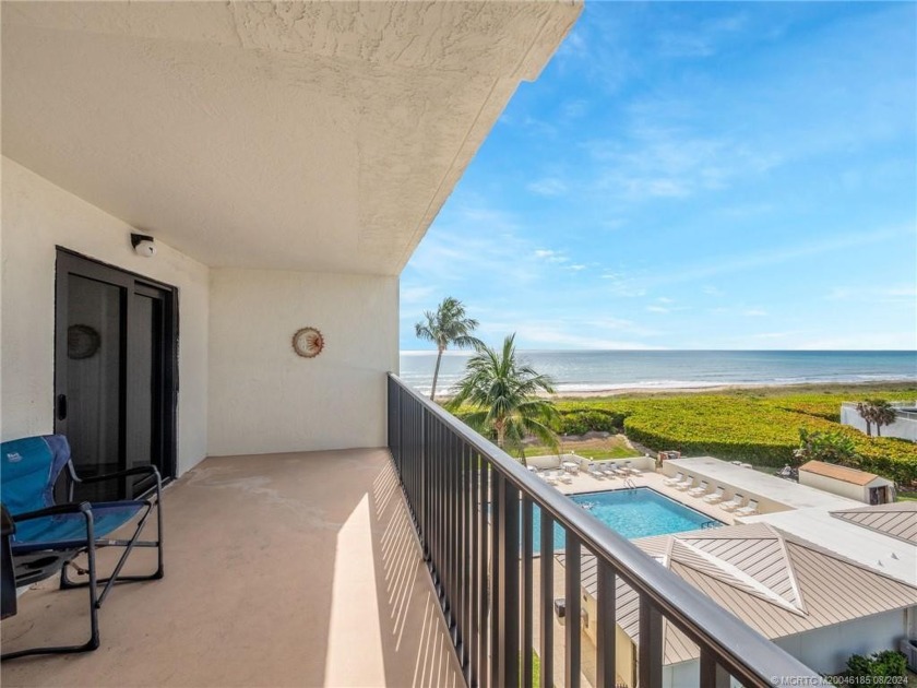 RENOVATED IN 2022.  ALL TILE.PLETE IMPACT WINDOWS AND SLIDERS - Beach Condo for sale in Jensen Beach, Florida on Beachhouse.com