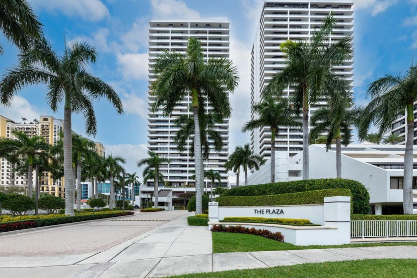 Beautifully restored double unit in pristine condition. Sweeping - Beach Condo for sale in West Palm Beach, Florida on Beachhouse.com