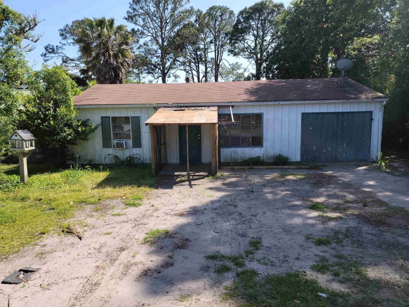 Gulf of Mexico Fixer-Upper. Here is a great opportunity to have - Beach Home for sale in Carabelle, Florida on Beachhouse.com