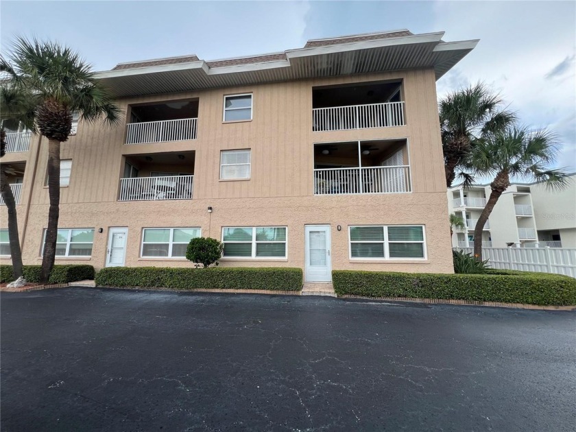 Welcome to your dream coastal retreat in Belleair Beach - Beach Condo for sale in Belleair Beach, Florida on Beachhouse.com