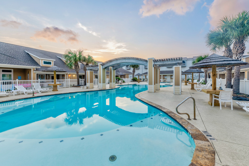 Pets Welcome! Coastal Retreat w2 Resort Pools & Walk to the - Beach Vacation Rentals in Corpus Christi, Texas on Beachhouse.com