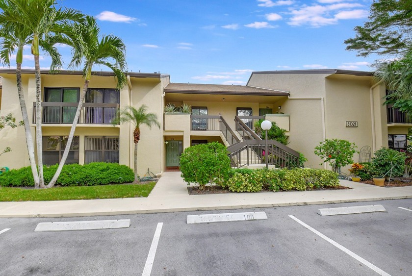 Updated first floor unit. 2 bedrooms, 2 bathrooms. screen - Beach Condo for sale in Delray Beach, Florida on Beachhouse.com