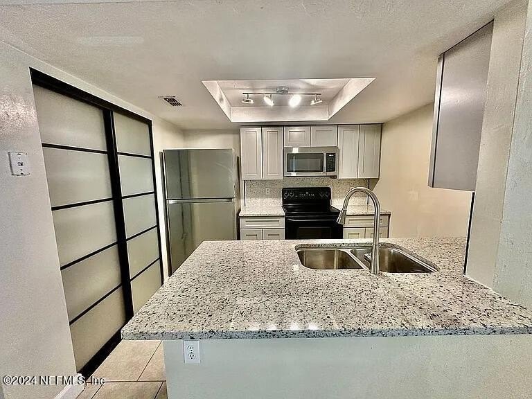 Beautifully renovated with gorgeous new kitchen and bathroom. 1 - Beach Townhome/Townhouse for sale in Jacksonville, Florida on Beachhouse.com