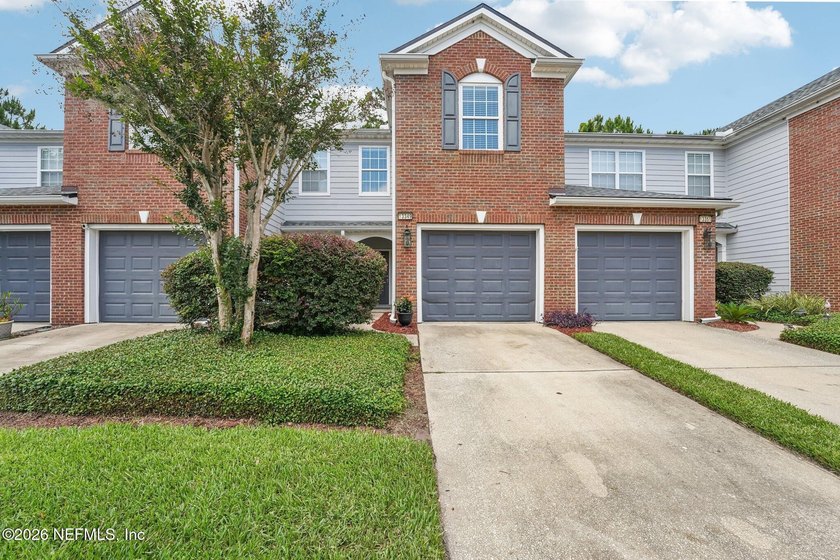 Welcome to leisurely living minutes from the beach in this - Beach Townhome/Townhouse for sale in Jacksonville, Florida on Beachhouse.com