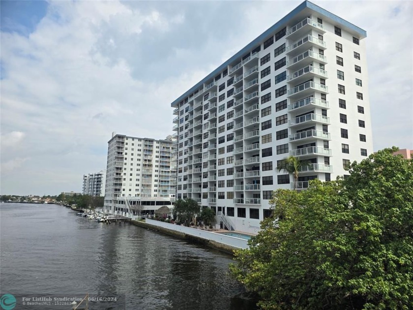 BEAUTIFUL INTRACOASTAL CONER UNIT, ONE BLOCK FROM THE BEACH! - Beach Condo for sale in Pompano Beach, Florida on Beachhouse.com